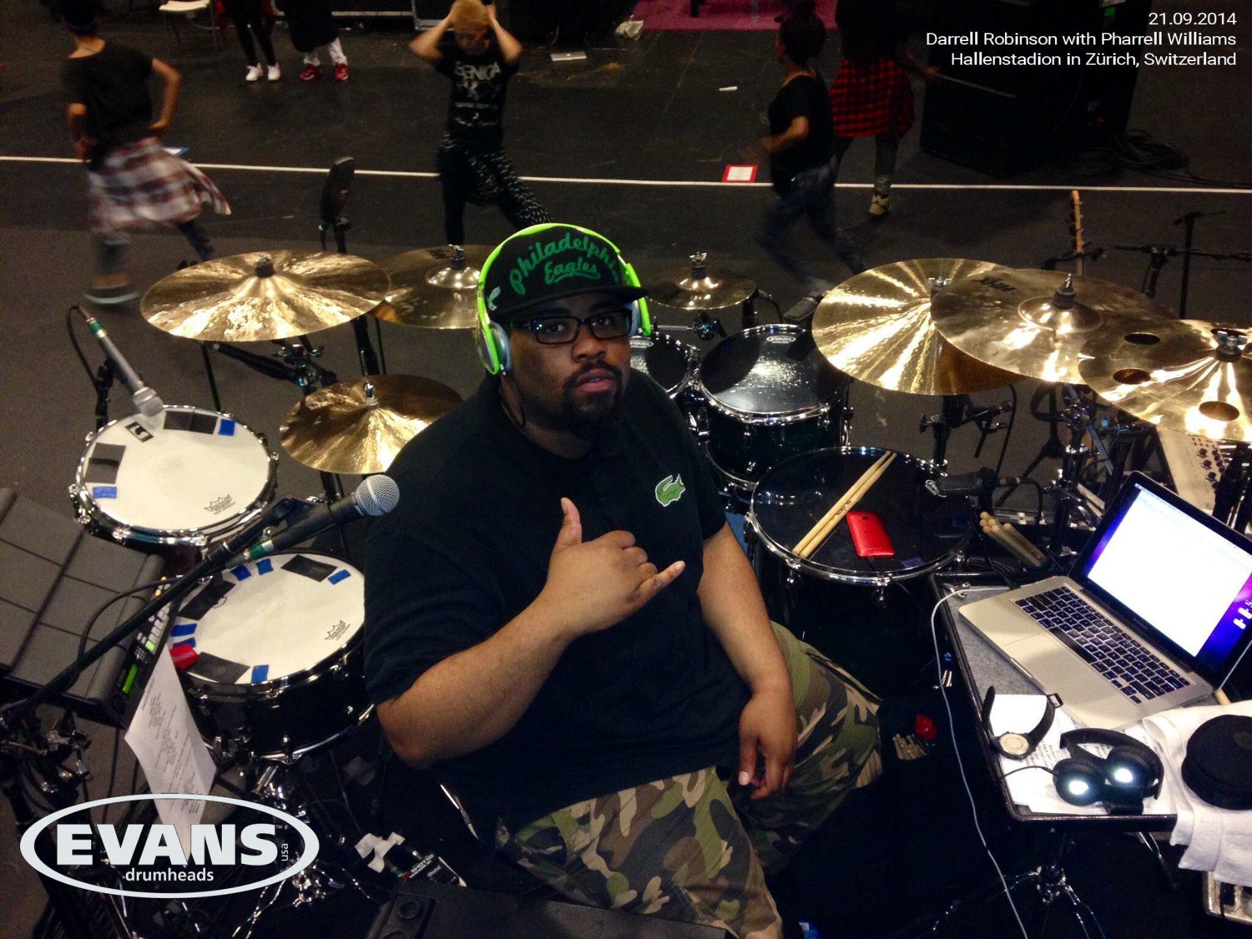 Evans Strumenti musicali: COLLECTORS STUFF Drumhead signed by Darrell Robinson – Nuovo e nell'imballaggio originale da Zofingen venduto da Rodeln 2