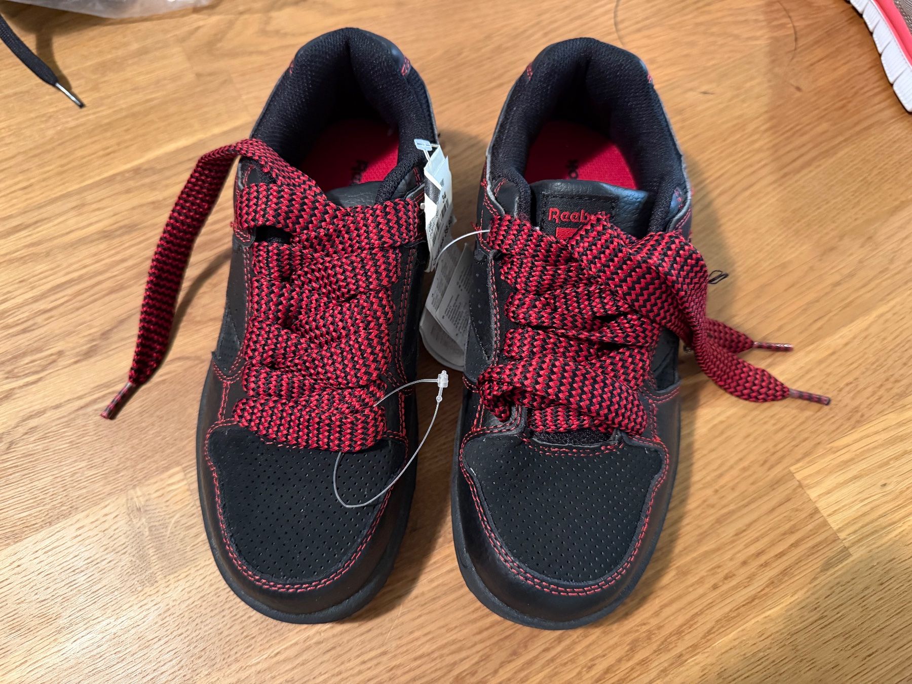 Reebok Scarpe per ragazzi: Neue coole Reebok Sneaker Grösse 34 – Nuovo (secondo la descrizione) da Bettlach venduto da Tradenet100