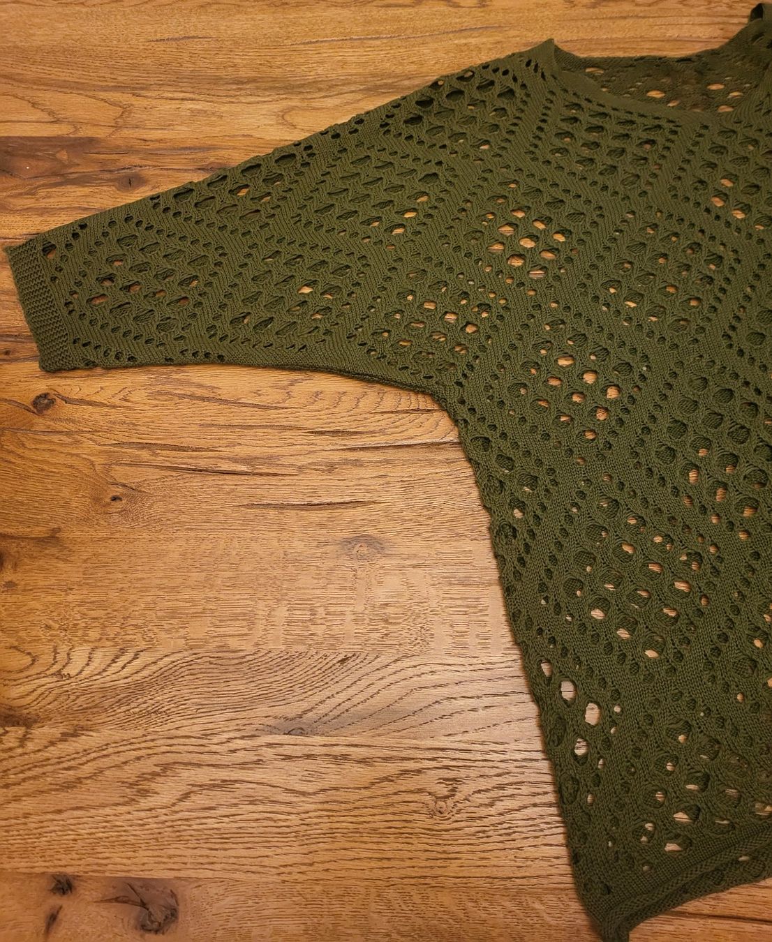 Maglioni & Felpe: Schöne Olivgrüner Strickpullover mit Lochmuster – Nuovo (secondo la descrizione) da Basel venduto da sci_67ms 1