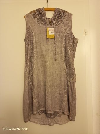 Kleid Tredy Stars mit Kapuze und Strass Applikation - Neu
