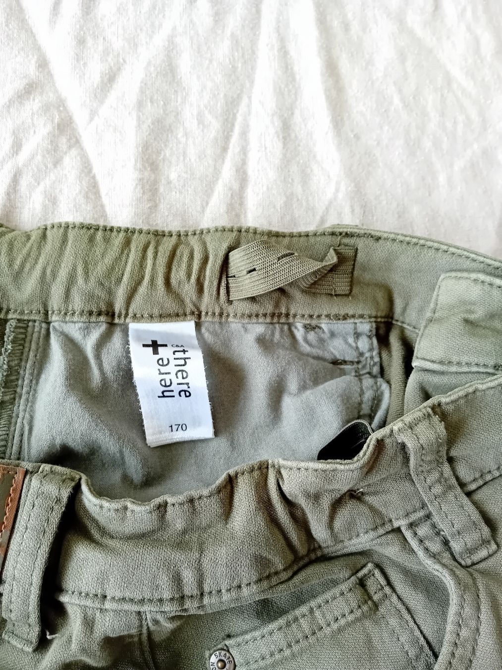 Pantaloni: Grüne Cargoshorts, Größe 170 – Usato da Romanshorn venduto da milenva 2