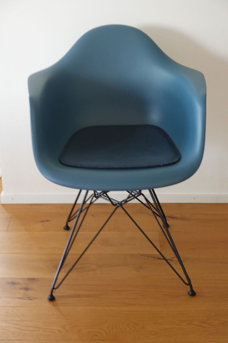 Vitra Chaises: Eames Plastic Armchair DAR (Vitra) – D'occasion à Hausen am Albis par Miles15 1