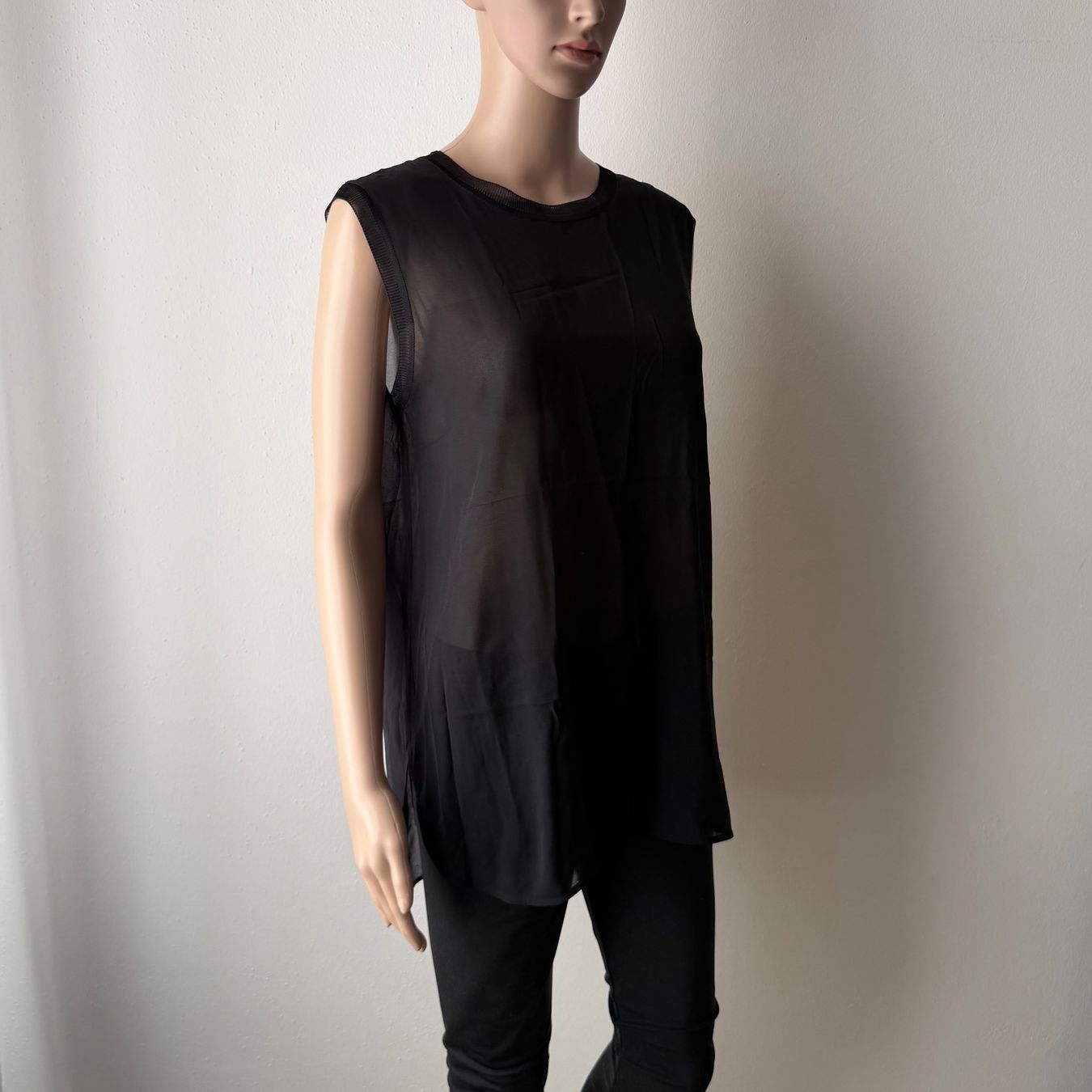 Tops: VINCE Top halbtransparent 🖤 – Gebraucht aus Zürich von ClosetQueen 6