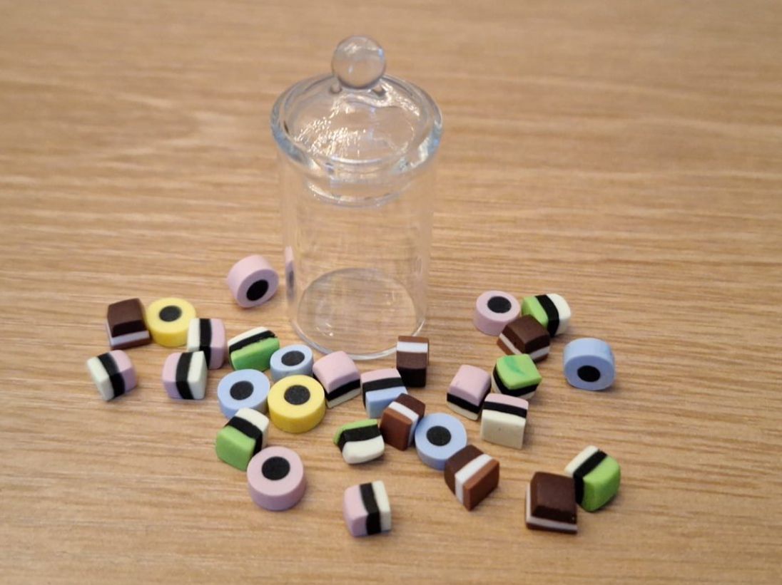 Case e mobili per bambole: Handmade Englische Lakritze Glas Gross – Nuovo (secondo la descrizione) da Zürich venduto da HandmadeTinyFood