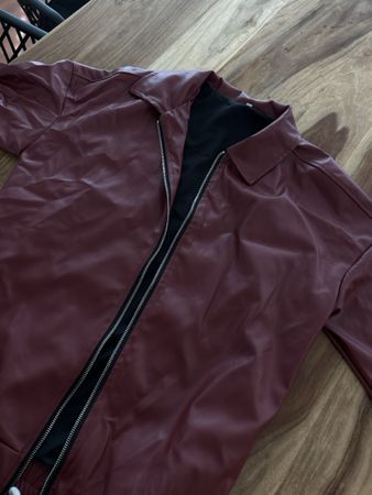Kunstlederjacke dunkelrot mit Reissverschluss neu