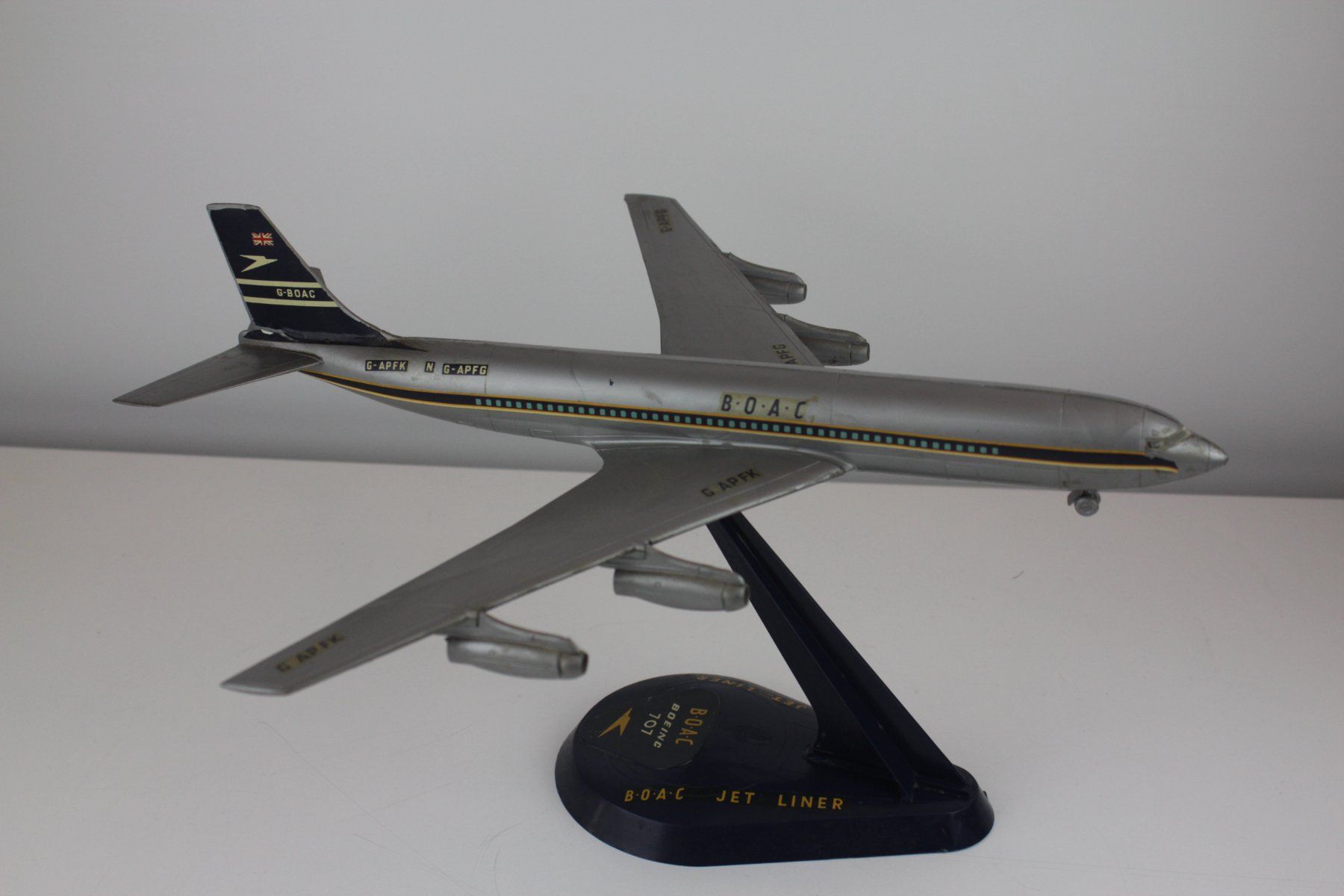 Boeing Modellbausätze & Standmodelle: BOAC Boeing 707 Modellflugzeug – Gebraucht aus Basel von IRMAundFRED 1