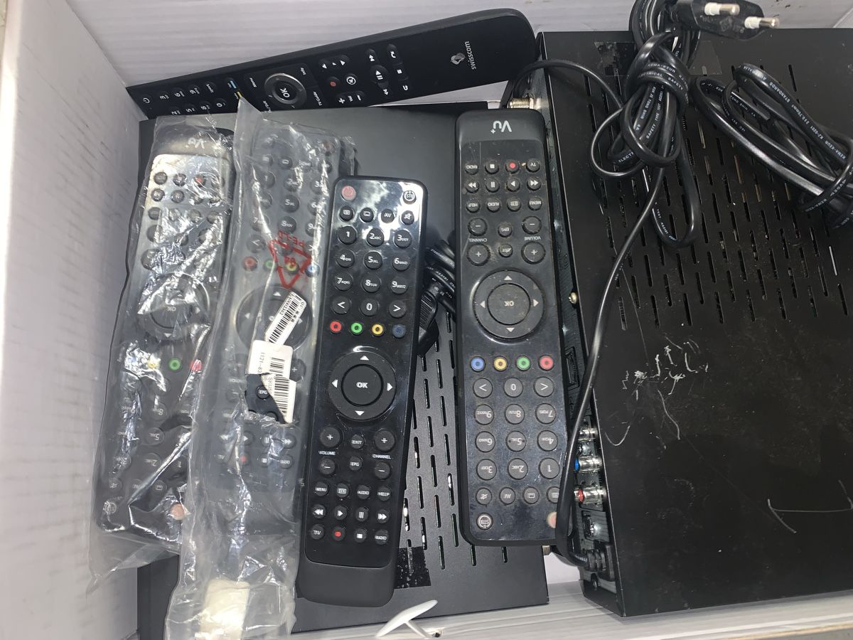 Vu Ricevitori: 4 VU+ solo satellite receivers – Usato da Genève venduto da khazrif 1