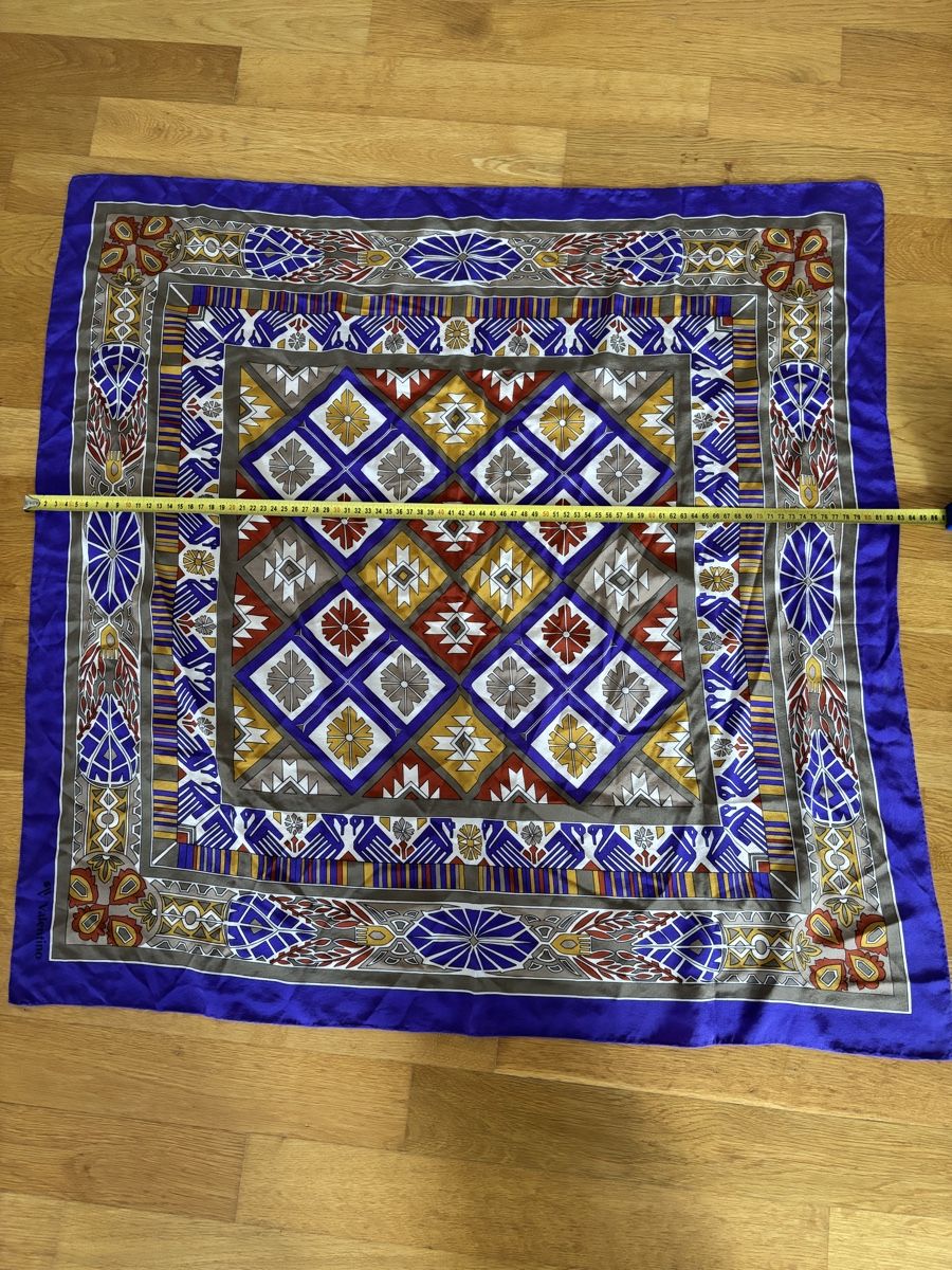Valentino Foulard & Sciarpe: Foulard Valentino Seide – Usato da Winterthur venduto da san_wd8j 4