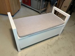 Kinderbank mit Stoffkissen und Kasten weiss IKEA