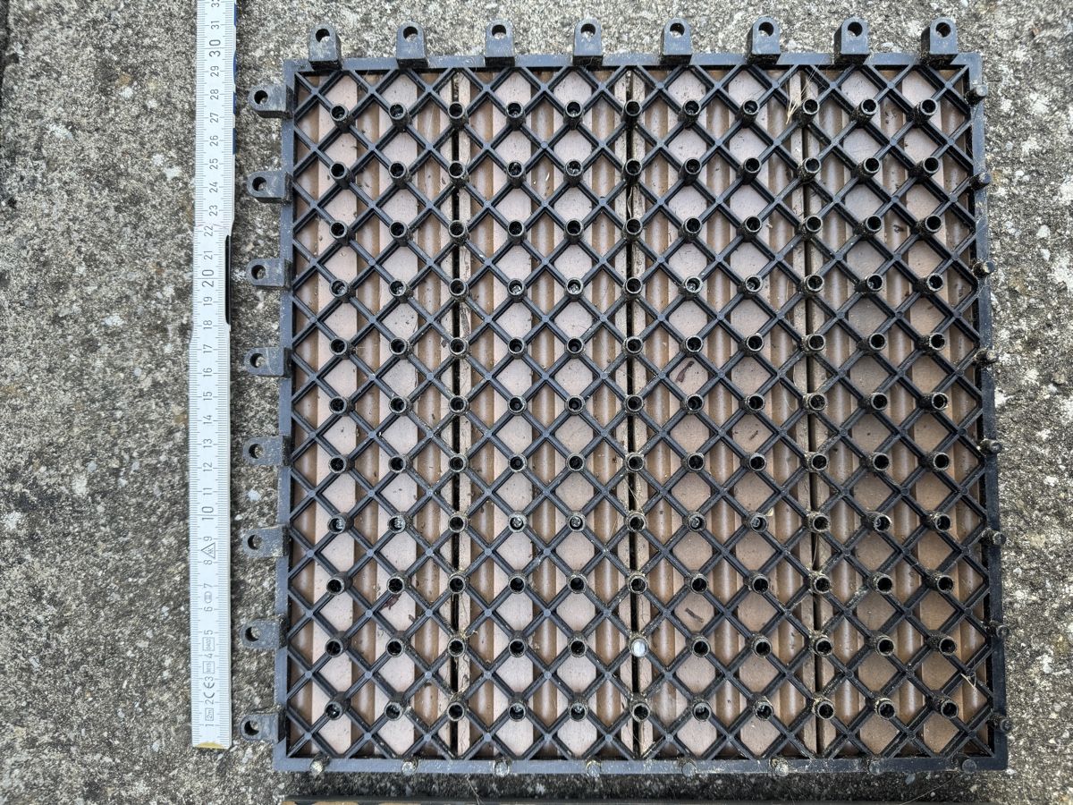 Rivestimenti per pavimenti: 240 Terrassenplatten 30x30cm – Usato da Bülach venduto da Stadtkind84 2