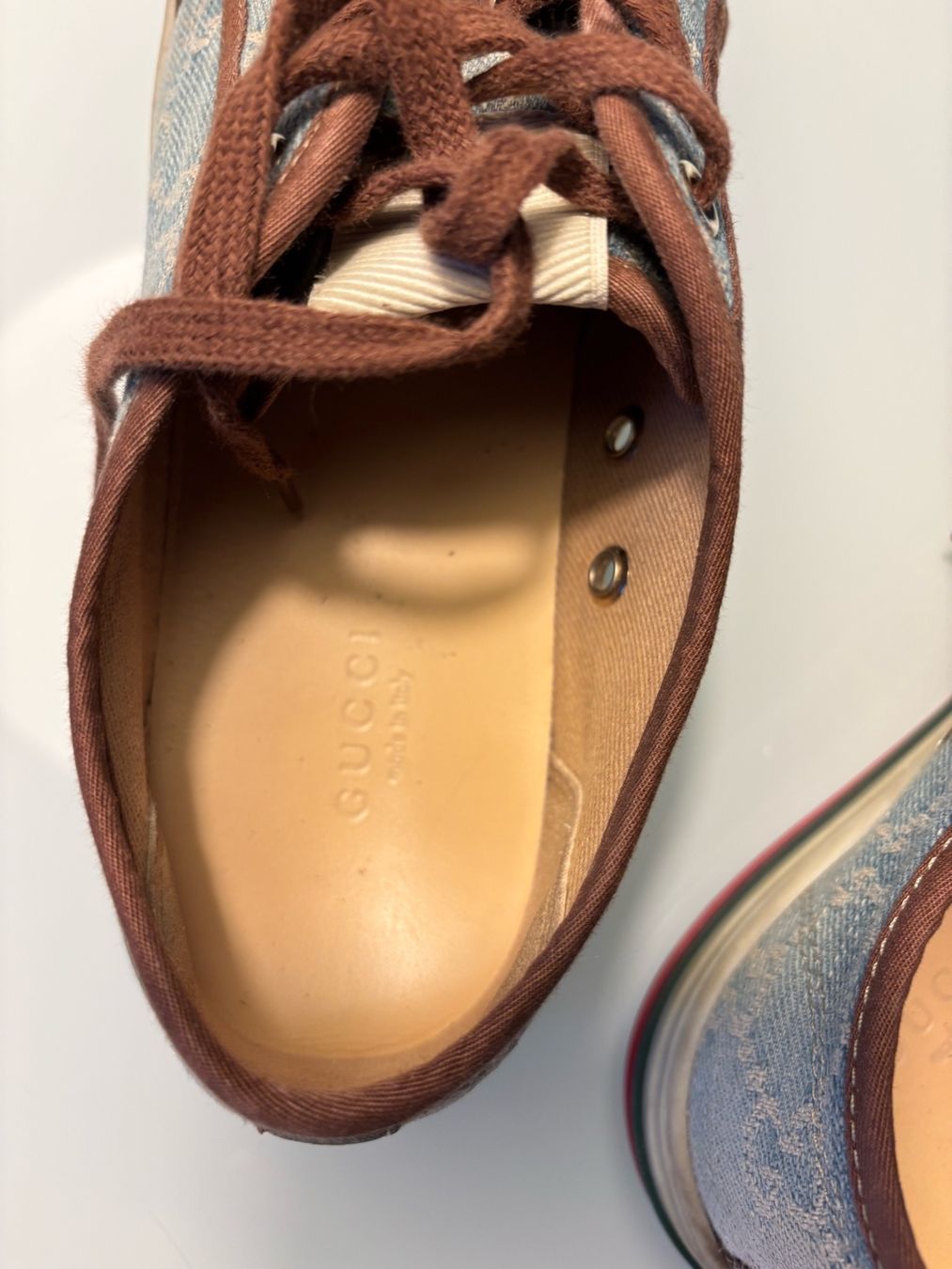 Scarpe da donna: Sneakers Gr.38,5 – Usato da Eglisau venduto da SAM240186 2