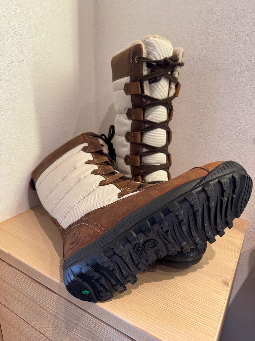 Timberland Scarpe da donna: Timberland Snowboot / Winterstiefel, neu, Gr. 38.5 – Nuovo (secondo la descrizione) da Zweisimmen venduto da kakibe 2