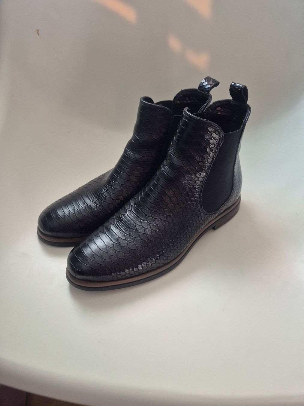 Scarpe da donna: Stiefelette schwarz Gr. 38 – Usato da Rotkreuz venduto da tamara_10
