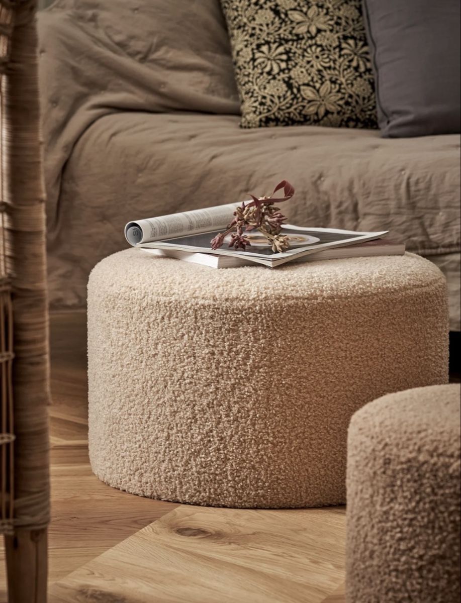 Tabourets: Hocker/ Pouf mit Teddy Stoff – D'occasion à St. Gallen par nikolasbong 1