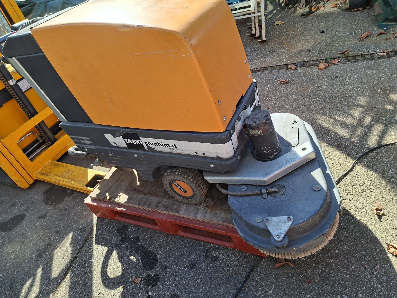 Toutes les machines: Taski Combimat 1900 Putzmaschine – D'occasion à Grossdietwil par hufi10 2