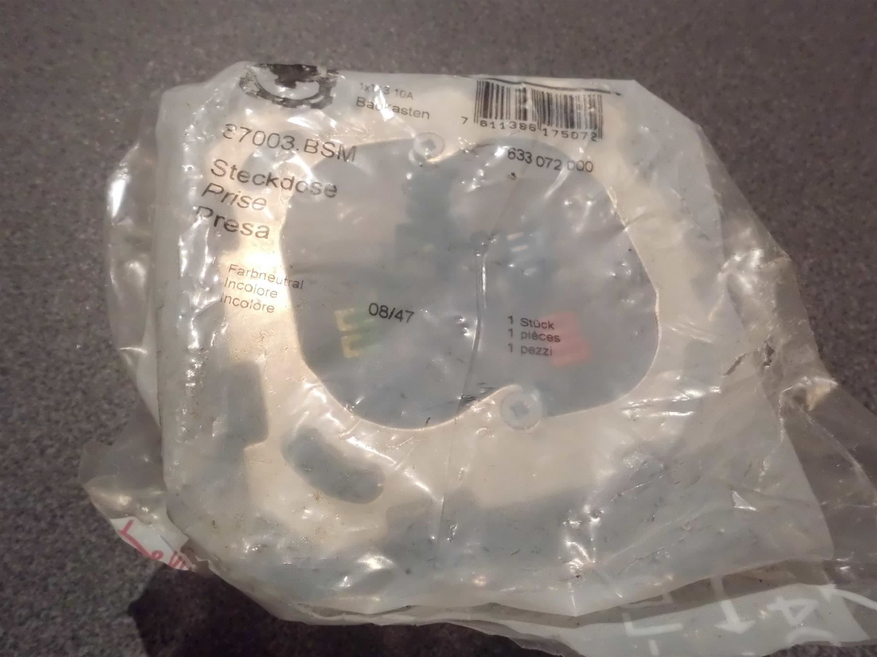 Stecker: Steckdose Baukasten 1xT13 10 A – Gebraucht aus Zürich von Motzkuh