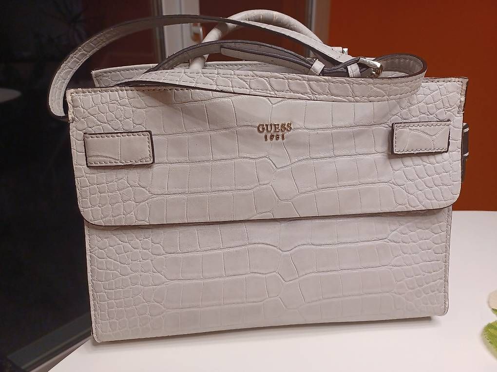 Guess Borse da donna: Guess Original – Usato da Emmenbrücke venduto da Ddagi