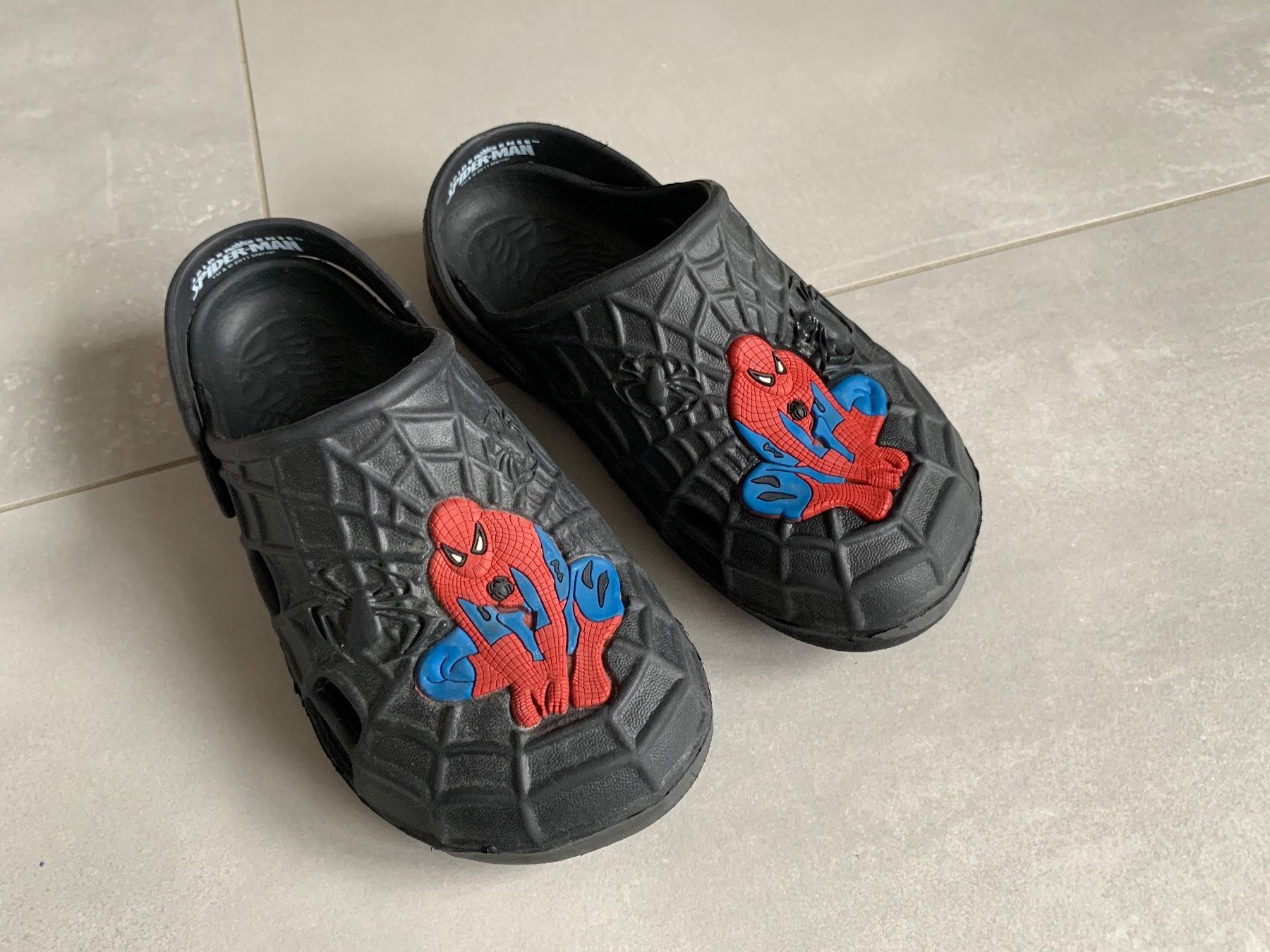 Scarpe per ragazzi: Kinderschuhe Gr. 33 – Usato da Zuzwil SG venduto da Ibohaus