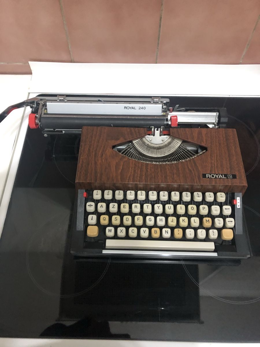 Macchine da scrivere: Machine à écrire vintage Royal – Usato da petit lancy venduto da FerreiraLuis 2