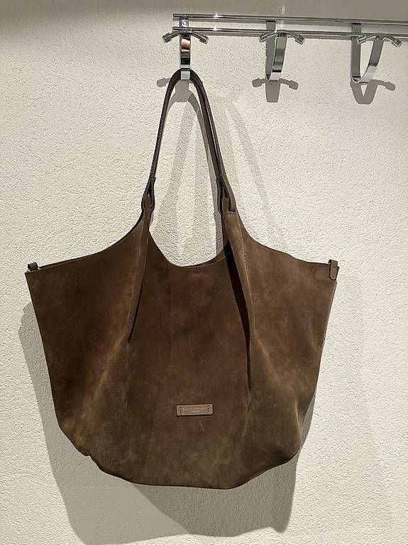Taschen für Damen: Gianni Chiarini Dua Tasche Large Wildleder – Gebraucht aus Unterägeri von mar_96hk