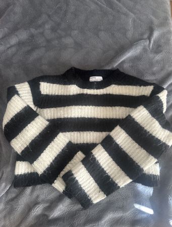 Schwarz-weisser Bershka Pullover