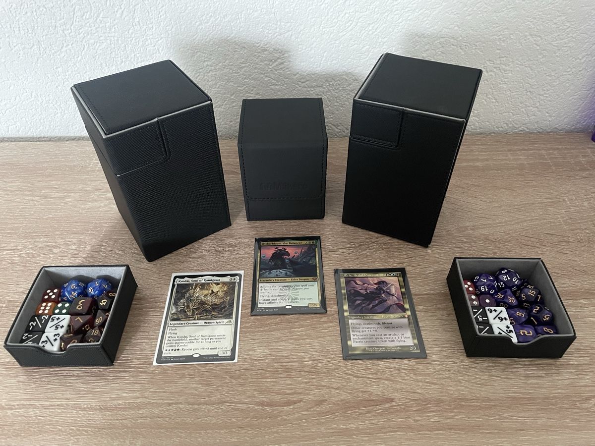 Magic The Gathering Carte collezionabili: MTG 3x Custom Commander Decks mit Zubehör – Usato da Wattenwil venduto da Staldi1985