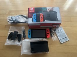 Nintendo Switch Konsole rot/blau mit Zubehör guter Zustand
