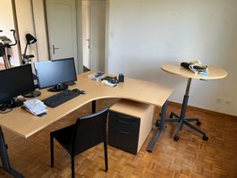 L-förmiger Eckschreibtisch von Steelcase (160 x 200 cm)