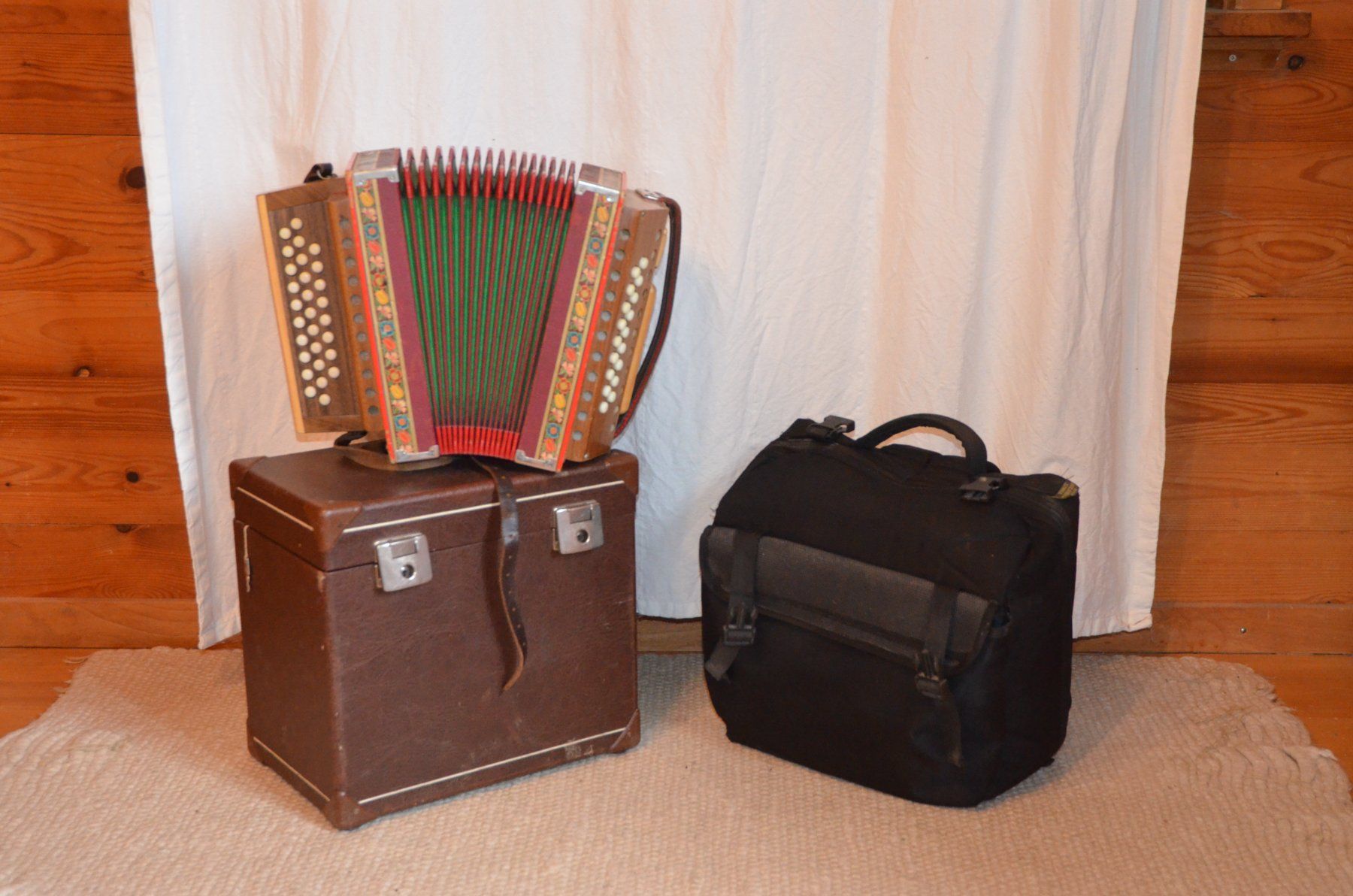 Musikinstrumente: Schwyzerörgeli Ruedi Reist mit Koffer und Rucksack – Gebraucht aus Münchenbuchsee von seraina111 2