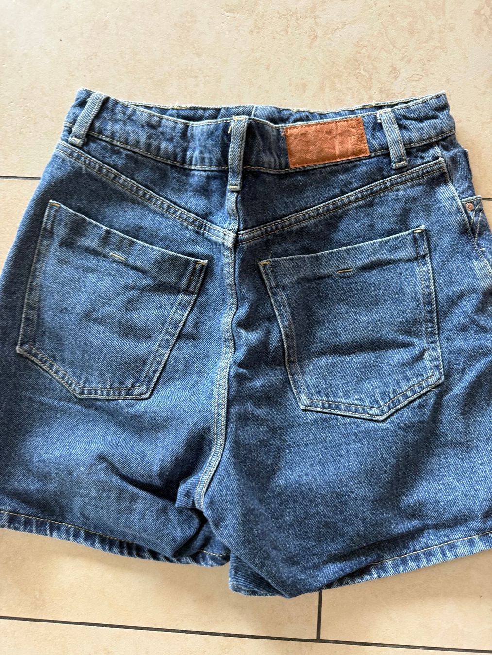 Zara Jeans: Zara Short Jeans Grösse.36 Shorts – Nuovo (secondo la descrizione) da Kirchdorf AG venduto da coco123 2