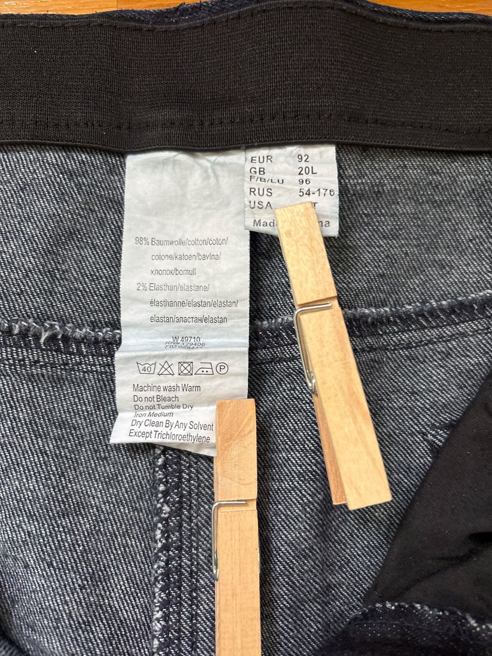 Jeans: 2 Stretch-Jeans mit geradem Bein & Elastikbund, Langgrösse – D'occasion à Hochdorf par CrazyPumpkin 2