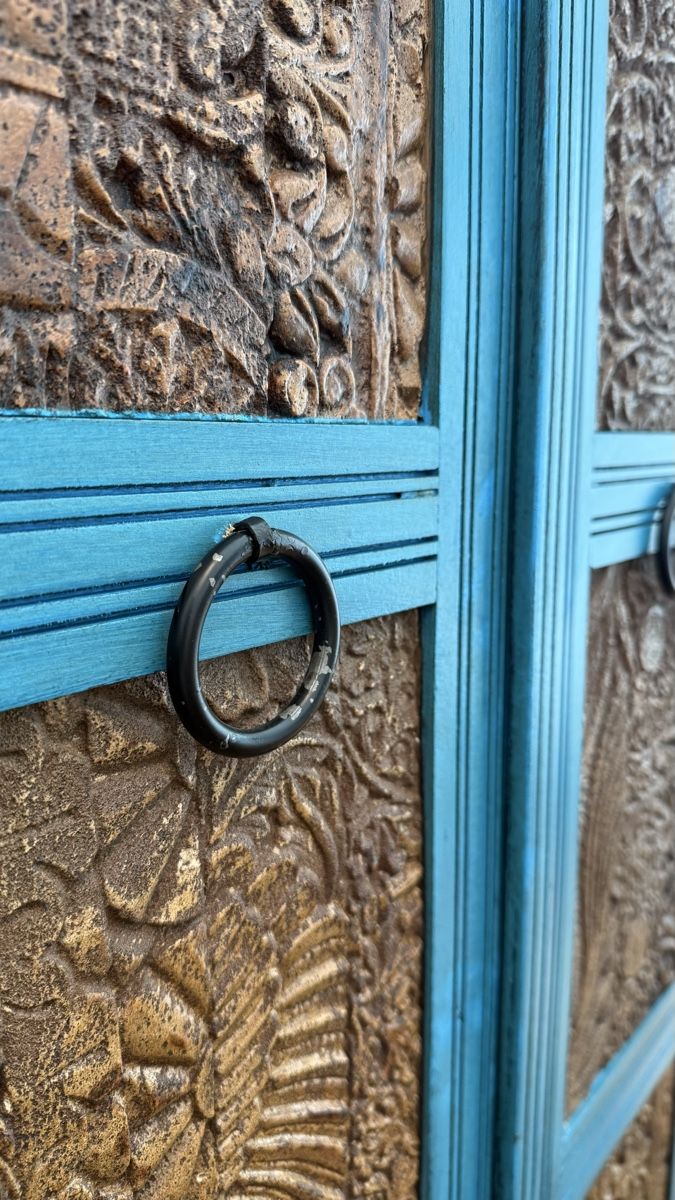 Armadi: Schrank blau mit Holzschnitzereien – Nuovo (secondo la descrizione) da Wiesendangen venduto da Auri_0 2