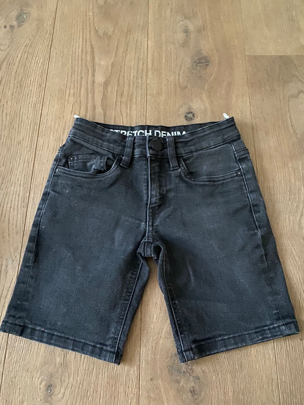 C&A Pantalons: Jeansshorts, schwarz, 128 – D'occasion à Dorf par Jolita_D