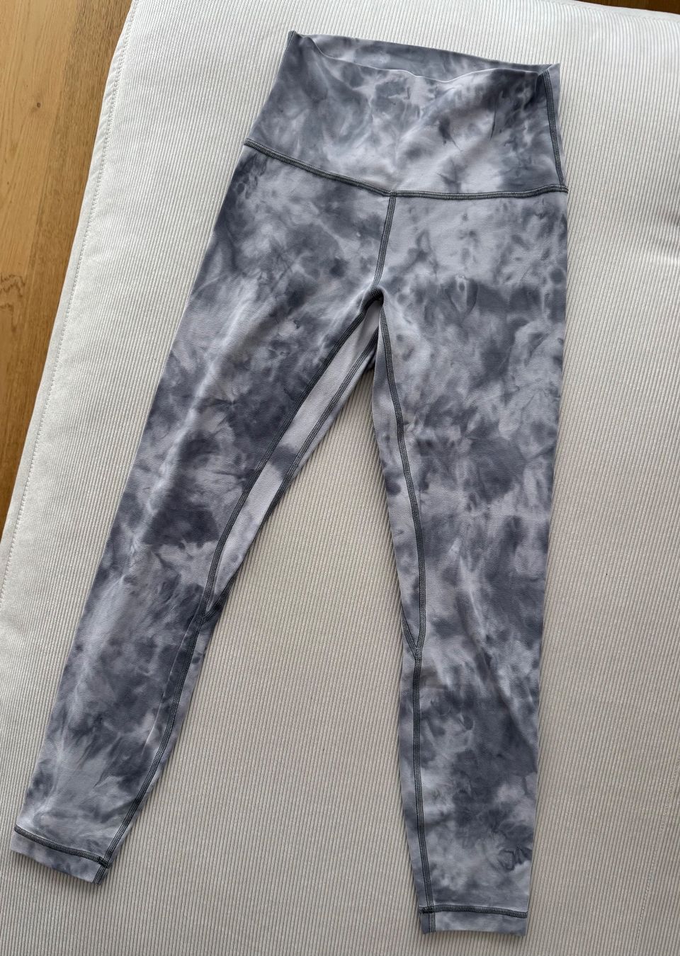 Lululemon Leggings: lululemon Align High-Rise Pant 25'' size 4 – Usato da Zürich venduto da sel_w5sd 2