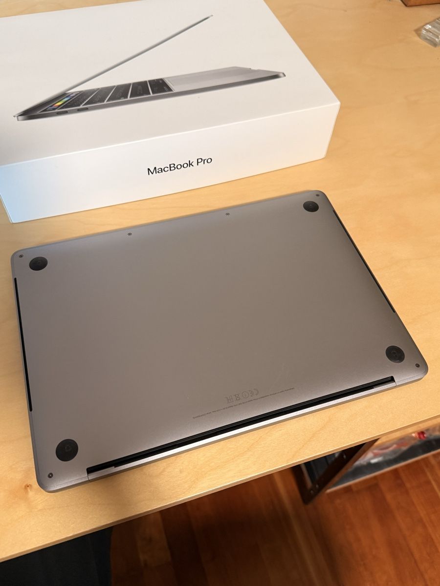 Apple Portables: MacBook Pro 13'' Touchbar – D'occasion à Oberwil BL par danone02 2