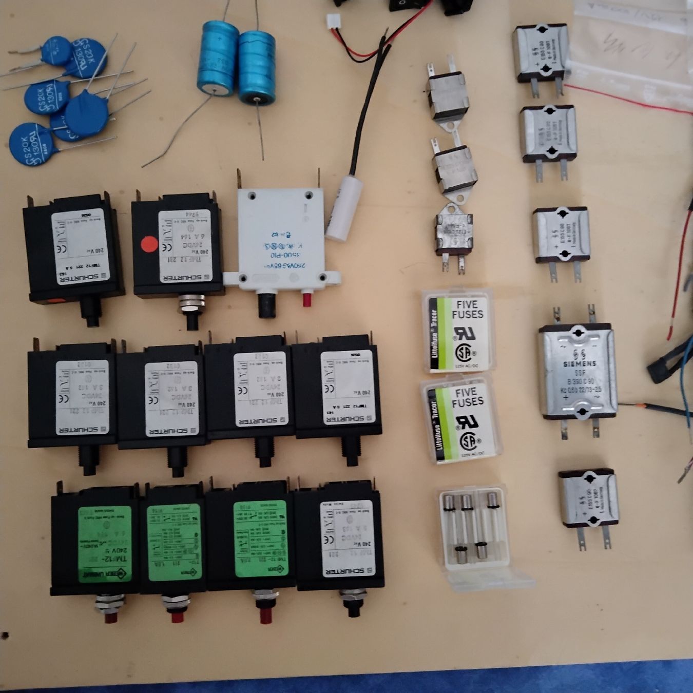 Componenti elettronici: 1Lot Diverses Elektromaterial – Nuovo (secondo la descrizione) da Bad Ragaz venduto da Pizalun 3