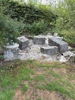 Grosse Natusteine, Findlinge, Gartenplatten