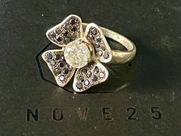 Anello fiore diamanti 1.75ct AIG certificato e diamanti neri