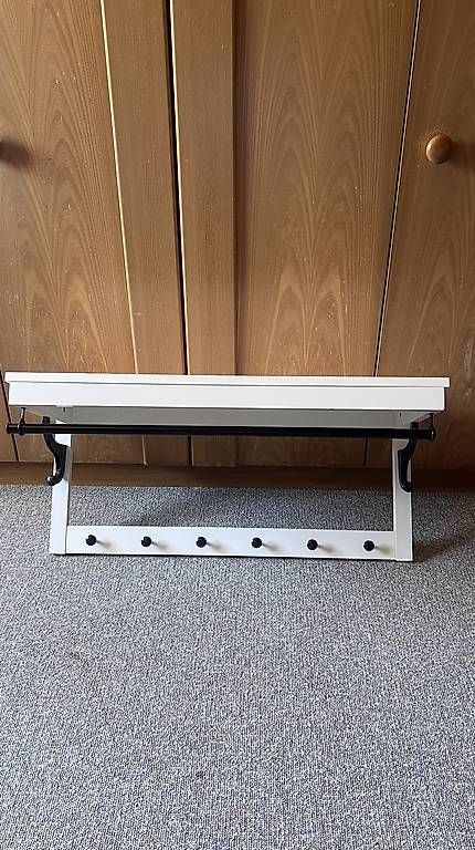 Guardaroba: Hemnes Hutablage Garderobe weiss – Usato da Köniz venduto da noeggeli2