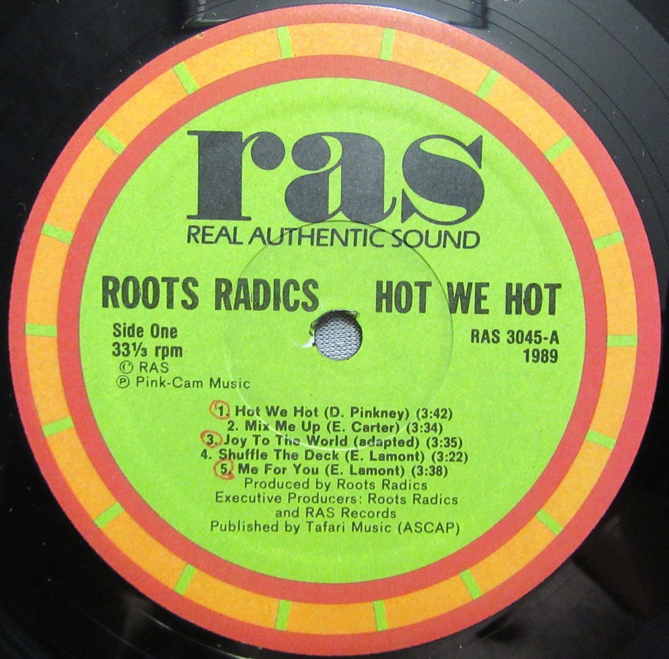 Dischi in vinile: Roots Radics - Hot we hot - LP ab CHF 4.00 – Usato da Auenstein venduto da Padabimbim 3