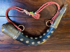 Grosses antikes Pulverhorn