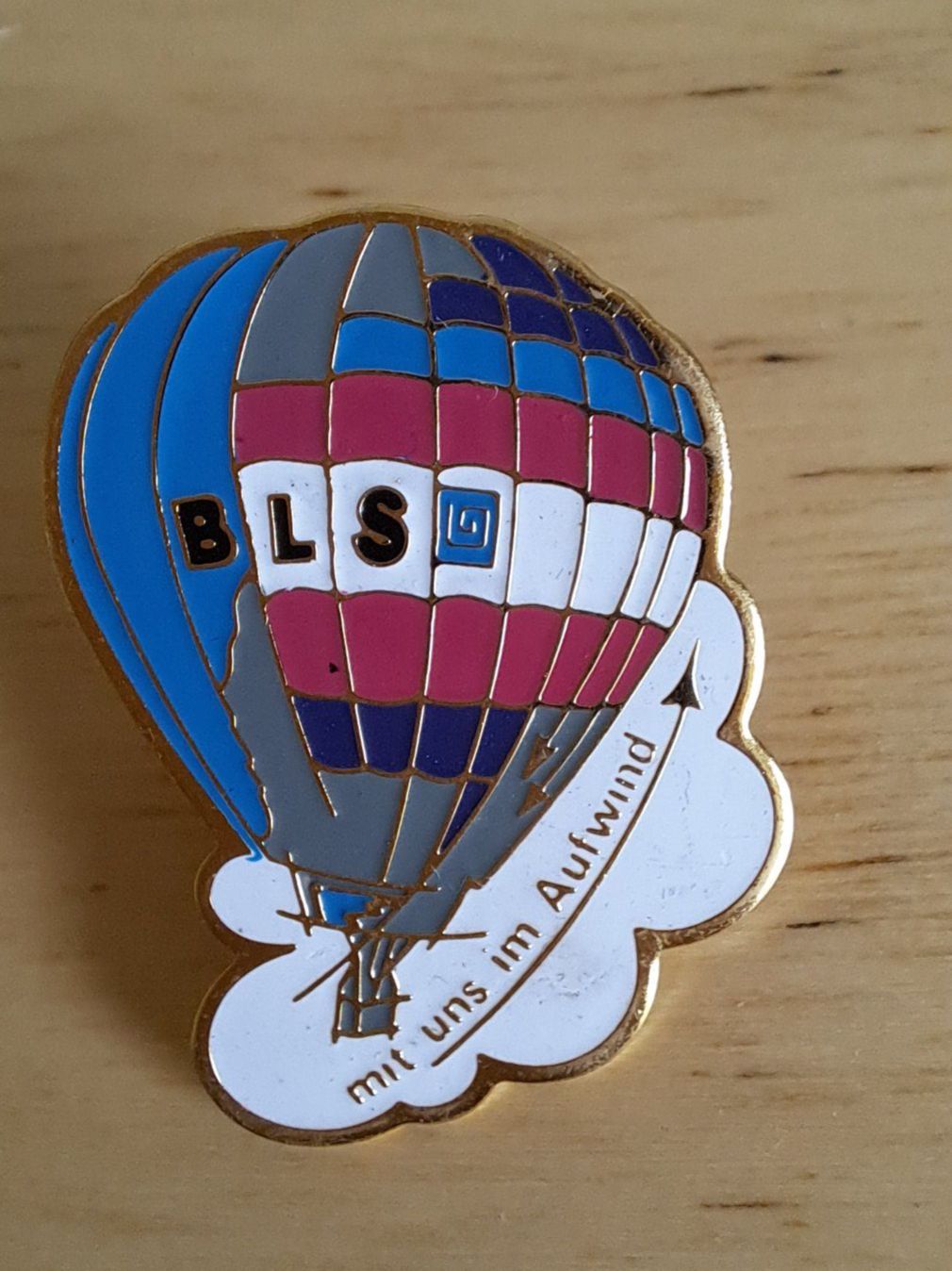 Placchette & Badge: Pin Heissluftballon BLS – Usato da Kriens venduto da Wolly85