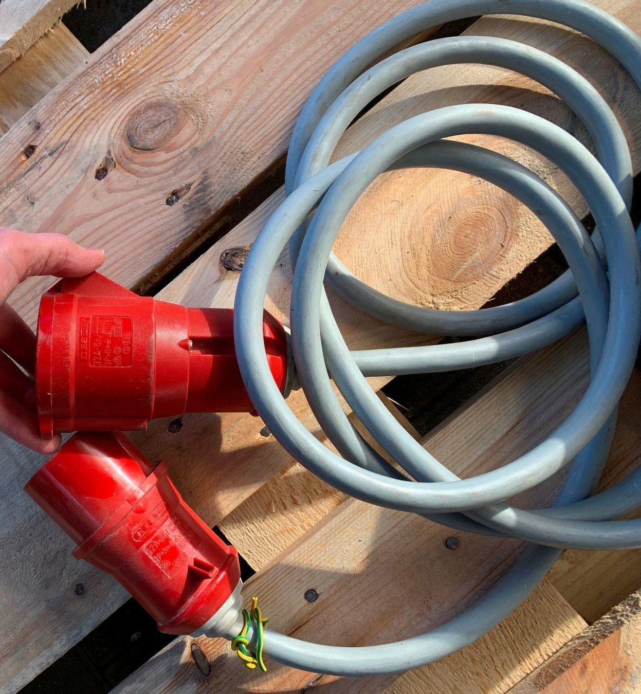 Spine: FI Schutz 25A 15mA CEE 400V 32A – Usato da Lodrino venduto da Stema 1