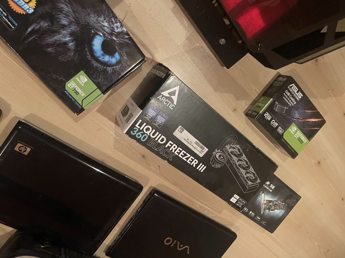 PC: Diverse Pc Komponente und Notebooks  – Usato da Edlibach venduto da sonypower89 7