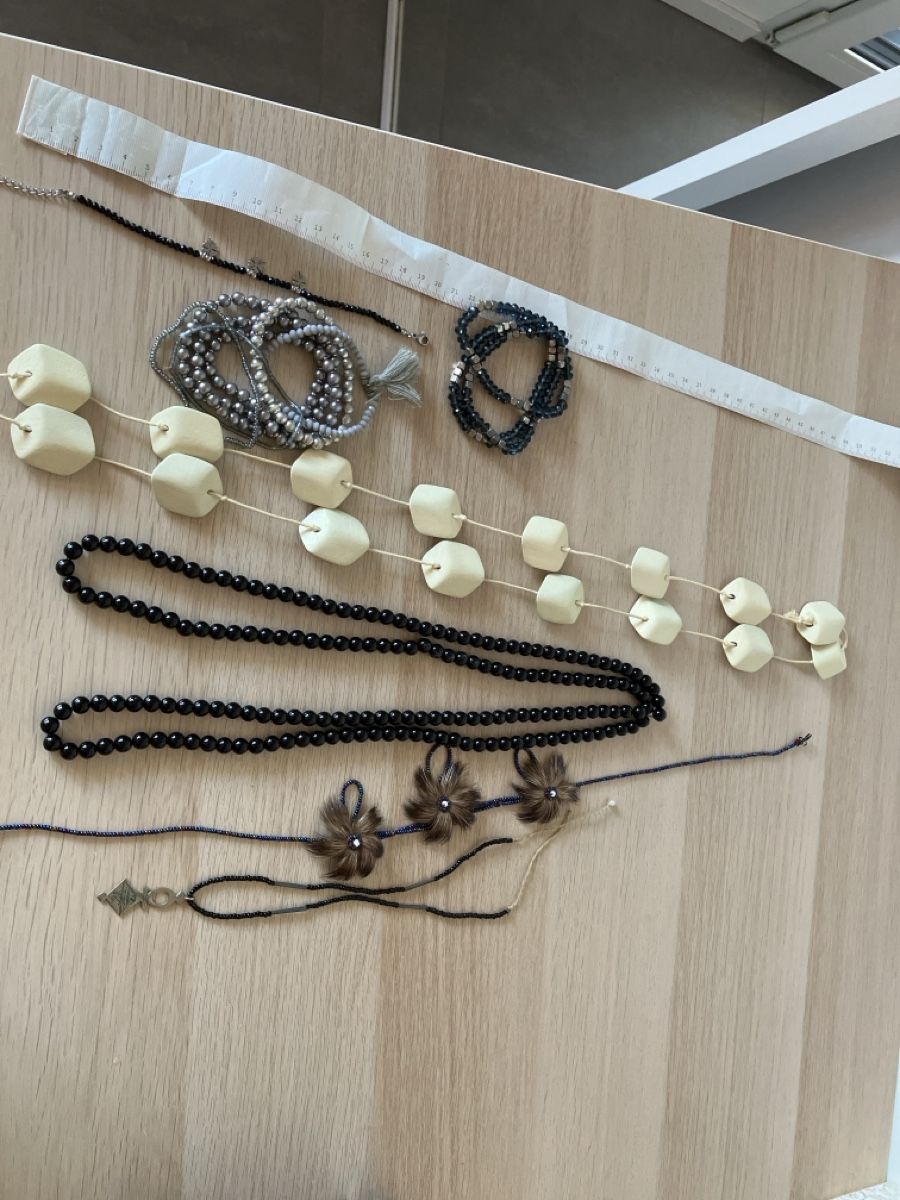 Sonstiger Schmuck: Lotto di bigiotteria - collane e bracciali – Gebraucht aus Lugano von jfo_7lsm