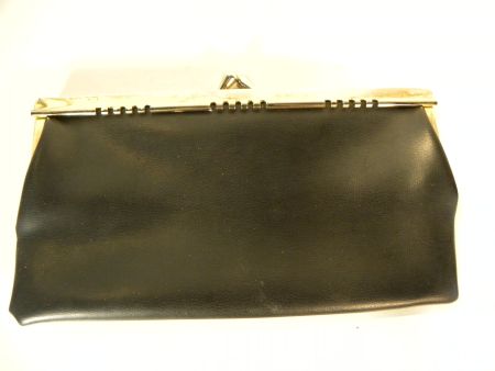 Schwarze Abendtasche mit Verschluss und grünem Innenfutter