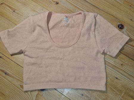 lachsfarbenes cropped top