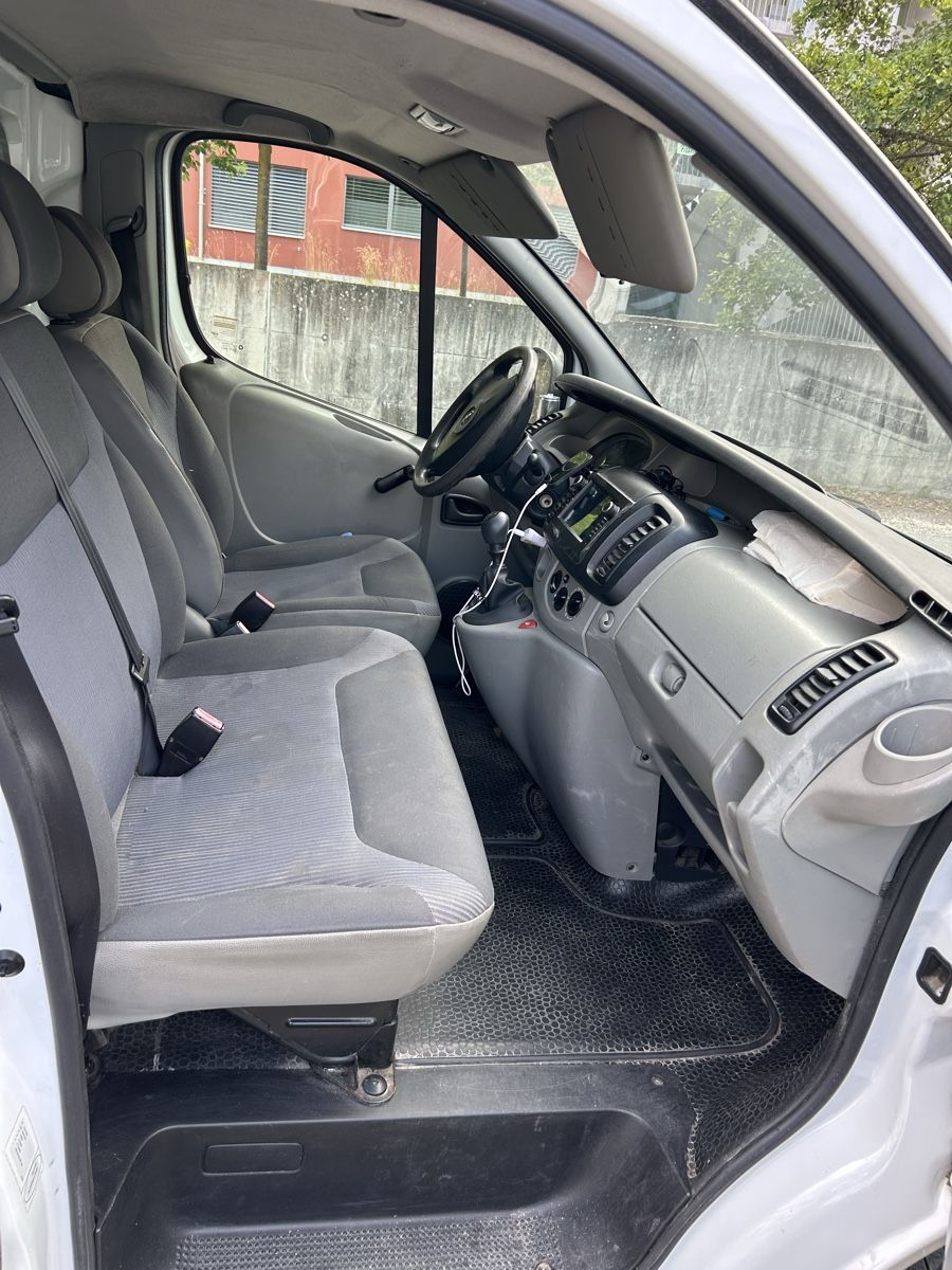 Veicoli commerciali: Opel Vivaro 2.0 Diesel  – Usato da Sursee venduto da fer_n6vf 6