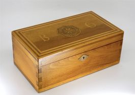 B0397 Antike Schmuckschatulle Stern-/Fadenintarsien ~1920