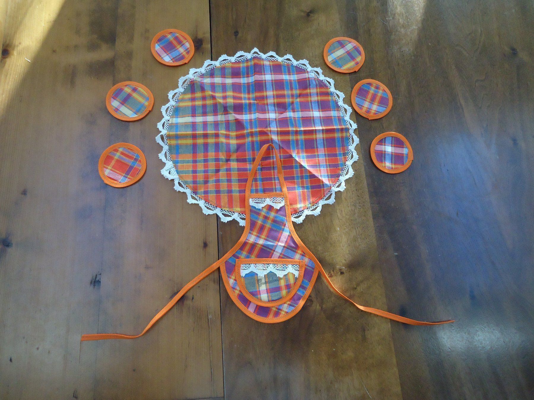 Sottobicchieri: Dessous de verres et napperon en tissu – Nuovo (secondo la descrizione) da Vessy venduto da mafabe